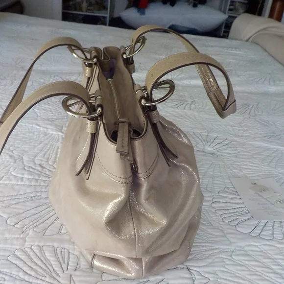 FINAL Coach Metallic Leather Shoulder Bag & Dust Cover Bag - Picture 4 of 16